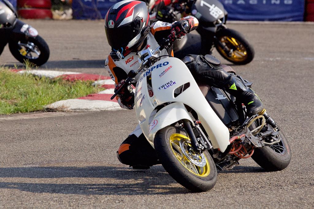 Racers battle at high speed on the racing track in the UCRR Electric Moto Sport.